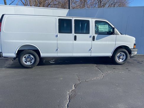 New 2025 Chevrolet Express 2500 Extended w/ Enhanced Convenience Package RWD image 2