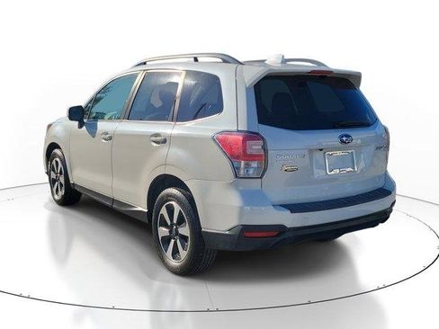 Used 2018 Subaru Forester 2.5i Premium w/ All-Weather Package image 3
