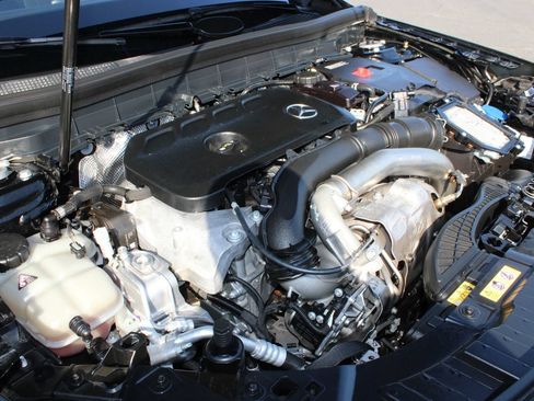 Used 2025 Mercedes-Benz GLB 250 4MATIC image 33
