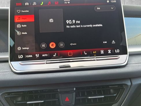 New 2026 Volkswagen Tiguan SE image 8