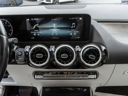 Used 2022 Mercedes-Benz GLA 250 4MATIC w/ Premium Package Lite image 17