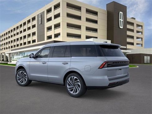 New 2025 Lincoln Navigator Reserve image 4