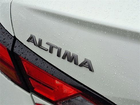 Used 2024 Nissan Altima 2.5 SV image 25