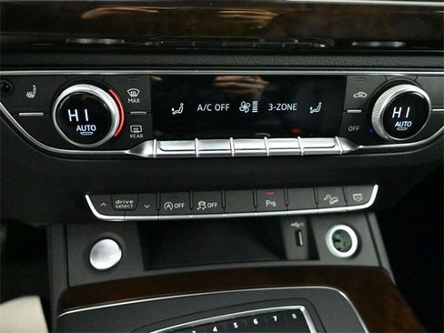 Used 2018 Audi Q5 Prestige w/ Prestige Package image 18