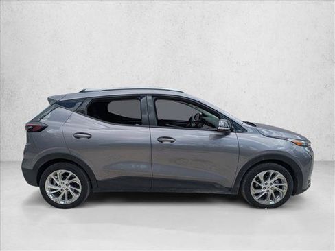 Used 2023 Chevrolet Bolt EUV LT w/ Driver Confidence Package FWD image 4