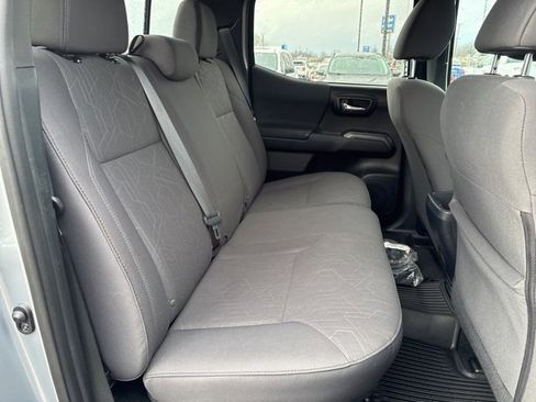 Used 2019 Toyota Tacoma TRD Off-Road image 11