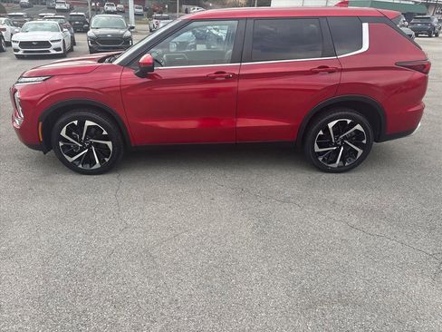 Used 2023 Mitsubishi Outlander SE image 4