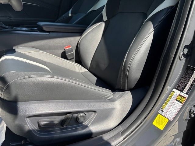 Used 2026 Toyota Camry SE w/ Convenience Package FWD image 8