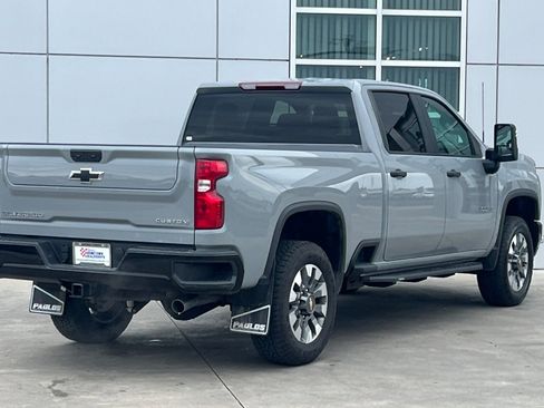 Used 2025 Chevrolet Silverado 2500 Custom w/ Custom Value Package AWD/4WD image 4