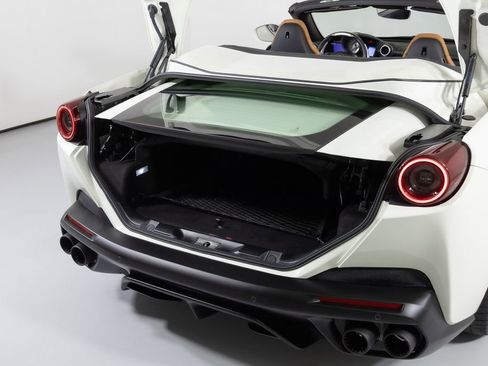 Used 2019 Ferrari Portofino image 23