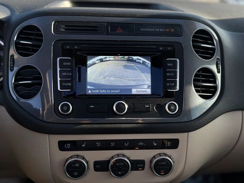 Used 2014 Volkswagen Tiguan SEL FWD image 38
