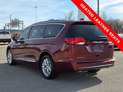 Used 2017 Chrysler Pacifica Touring-L Plus w/ Advanced Safetytec Group image 4