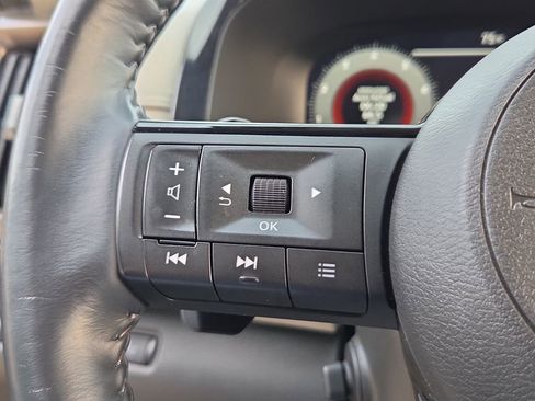Used 2022 Nissan Pathfinder Platinum w/ Cargo Package FWD image 27