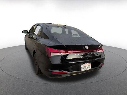 Used 2021 Hyundai Elantra SEL image 11