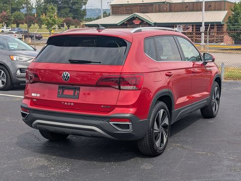 Used 2024 Volkswagen Taos SE w/ Panoramic Sunroof Package AWD/4WD image 6