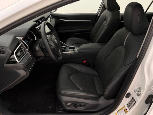 Used 2018 Toyota Camry XSE image 11