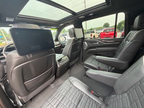 Used 2023 Cadillac Escalade ESV Sport Platinum w/ LPO, ONYX Package AWD/4WD image 15