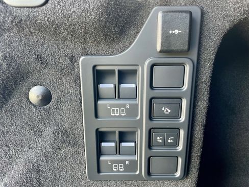 New 2026 Land Rover Discovery Dynamic SE AWD/4WD image 41