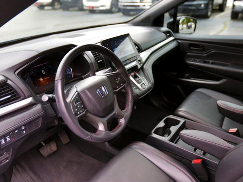 Used 2023 Honda Odyssey Sport image 4