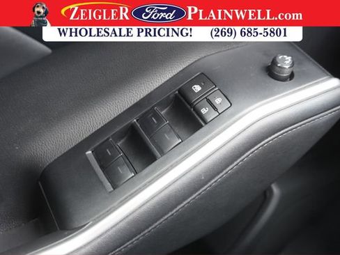 Used 2023 Toyota Highlander XLE image 33