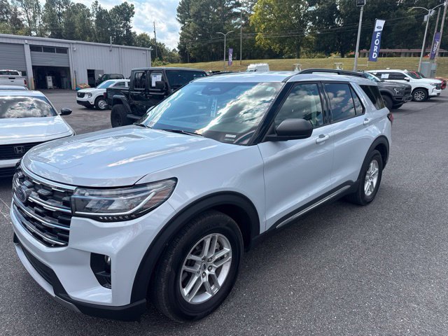 Used 2025 Ford Explorer Active w/ Active Comfort Package RWD image 1