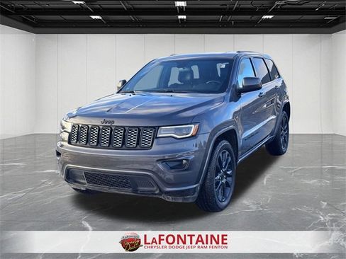 Certified 2021 Jeep Grand Cherokee Laredo X image 1