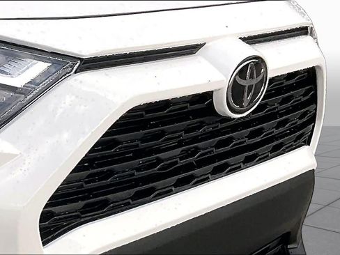 Used 2025 Toyota RAV4 LE AWD/4WD image 29
