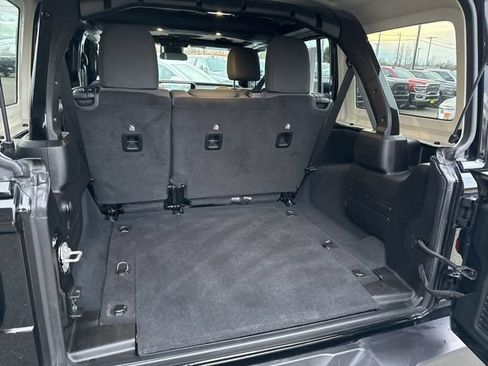 Used 2024 Jeep Wrangler Unlimited Sahara AWD/4WD image 15