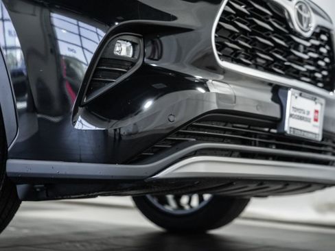 New 2026 Toyota Highlander Platinum AWD/4WD image 15