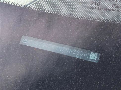 Used 2022 Toyota Sienna XLE image 15