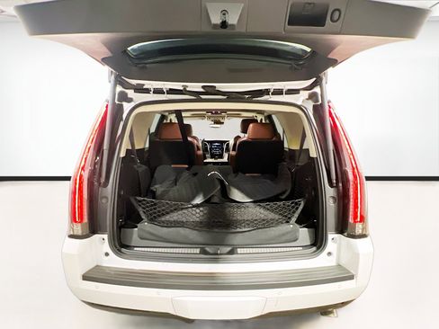 Used 2017 Cadillac Escalade Luxury image 20