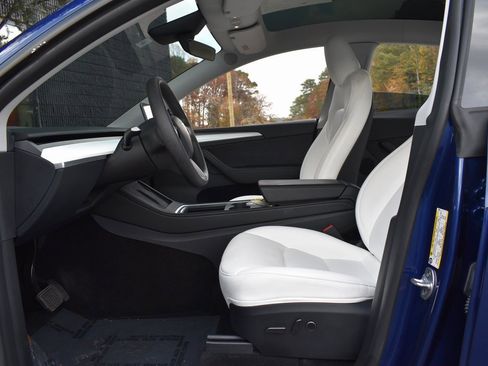 Used 2024 Tesla Model Y Long Range image 22