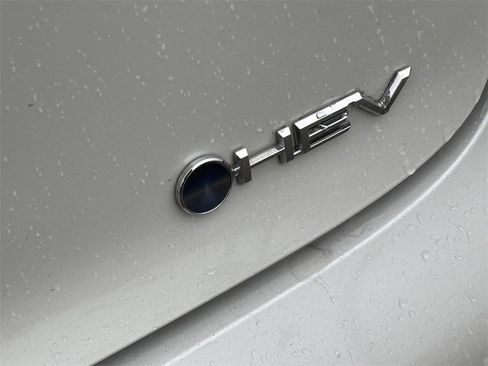 Used 2024 Toyota Prius XLE image 6