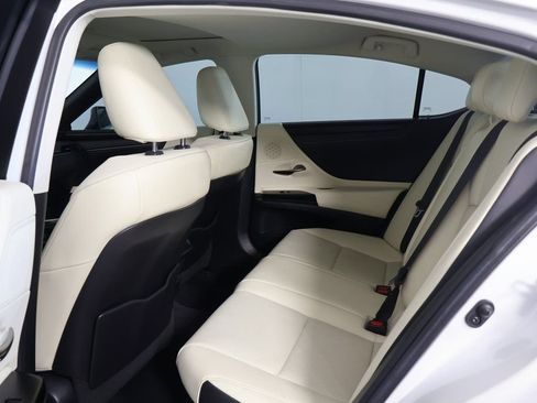Used 2022 Lexus ES 300h w/ Premium Package FWD image 11