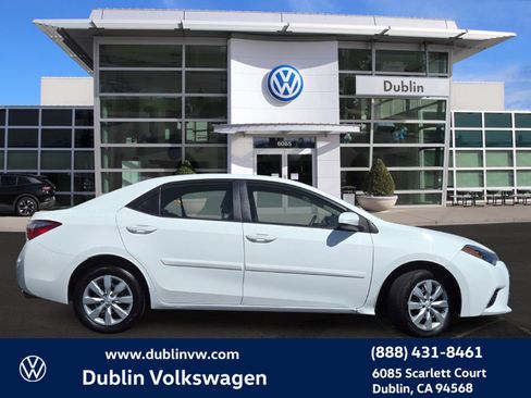 Used 2015 Toyota Corolla LE w/ Body Protection Package #2 FWD image 3