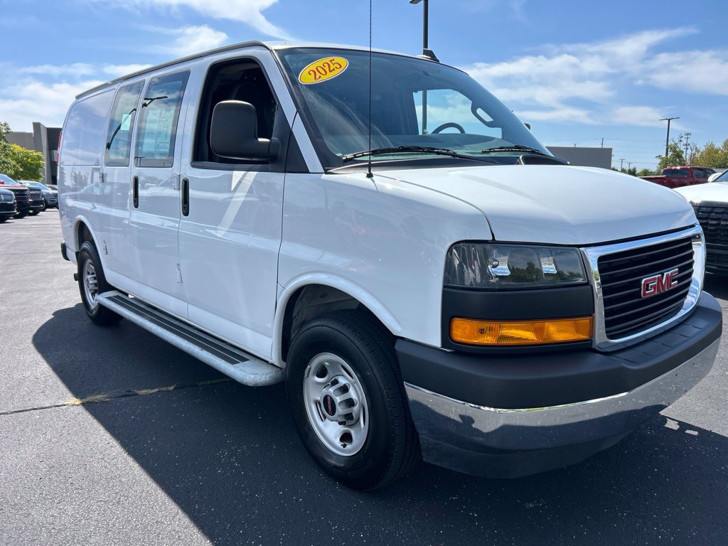 Used 2025 GMC Savana 2500 w/ Driver Convenience Package RWD image 3
