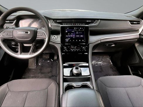 Certified 2025 Jeep Grand Cherokee Laredo X w/ Luxury Tech Group I AWD/4WD image 16