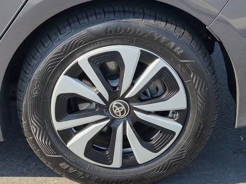 Used 2018 Toyota Prius Prime Premium w/ Carpet Mat Package FWD image 13