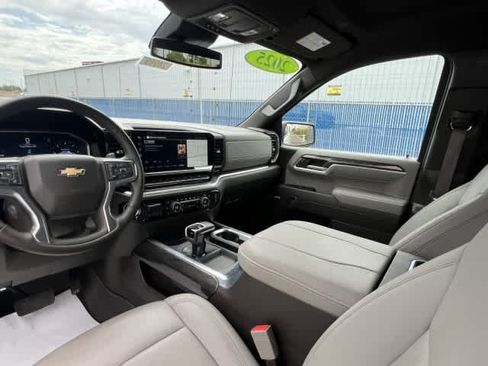 Used 2025 Chevrolet Silverado 1500 LTZ AWD/4WD image 18