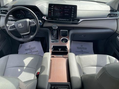 Used 2024 Toyota Sienna XLE image 13