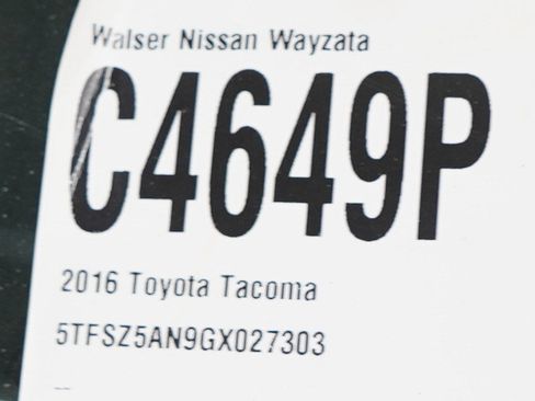 Used 2016 Toyota Tacoma TRD Off-Road AWD/4WD image 31