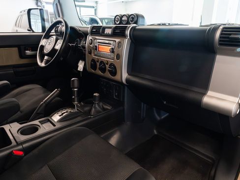 Used 2014 Toyota FJ Cruiser 4WD w/ Upgrade Package image 25