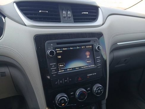 Used 2017 Chevrolet Traverse LT w/ Style and Technology Package FWD image 12