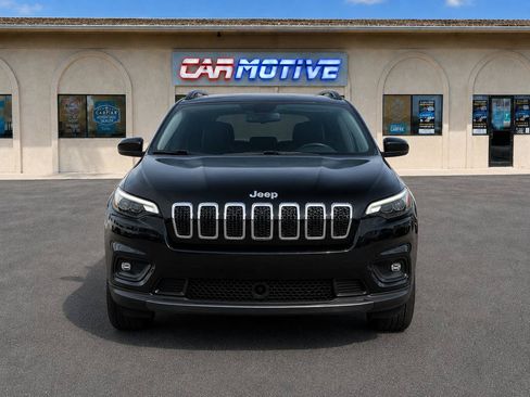 Used 2019 Jeep Cherokee Latitude Plus w/ Comfort/Convenience Group AWD/4WD image 2