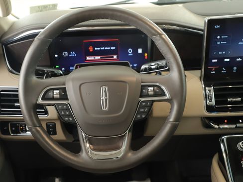Used 2024 Lincoln Navigator L Reserve AWD/4WD image 15