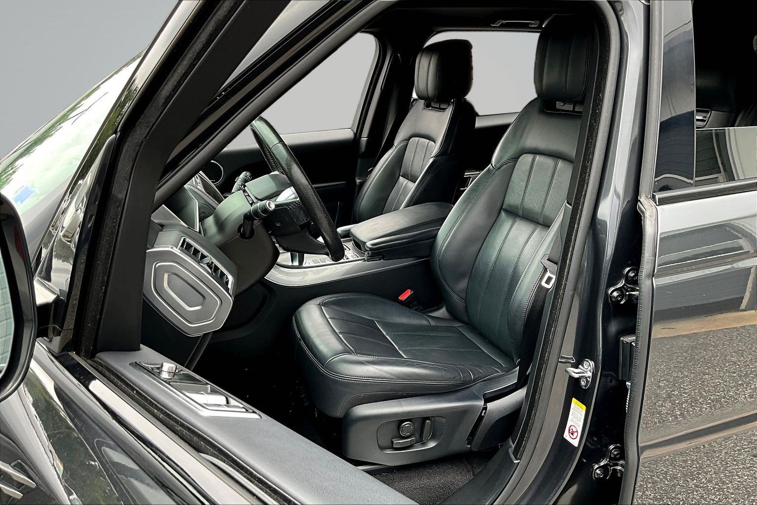 Used 2019 Land Rover Range Rover Sport HSE AWD/4WD image 18