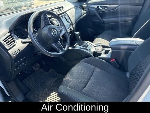 Used 2019 Nissan Rogue SV w/ Premium Package image 7