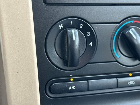 Used 2005 Ford Mustang GT Premium image 27