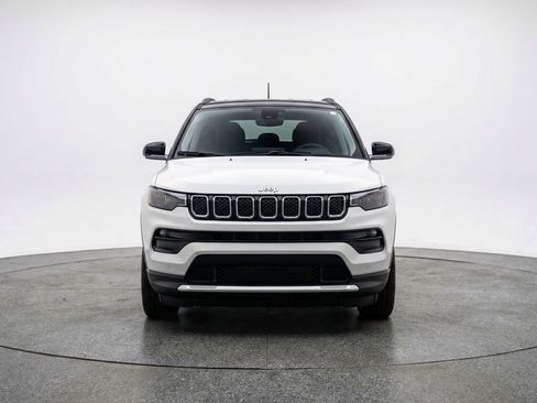 Used 2025 Jeep Compass Limited AWD/4WD image 2