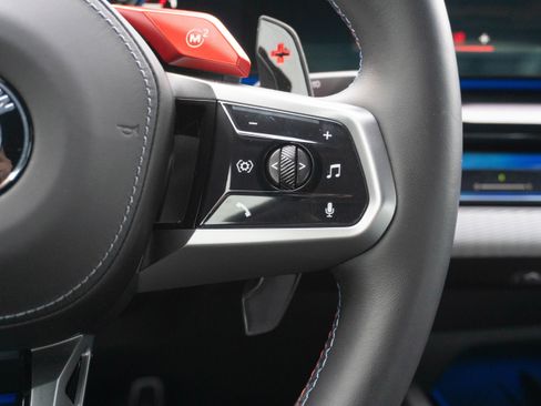 Used 2025 BMW M5 w/ Carbon Package image 21